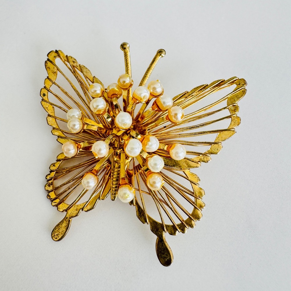 Faux Pearl Gold Tone Butterfly Brooch